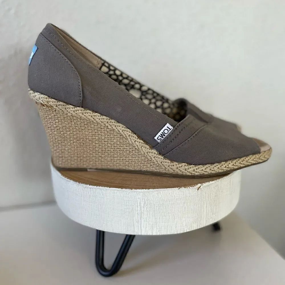 Toms Wedges Size 10 EUC